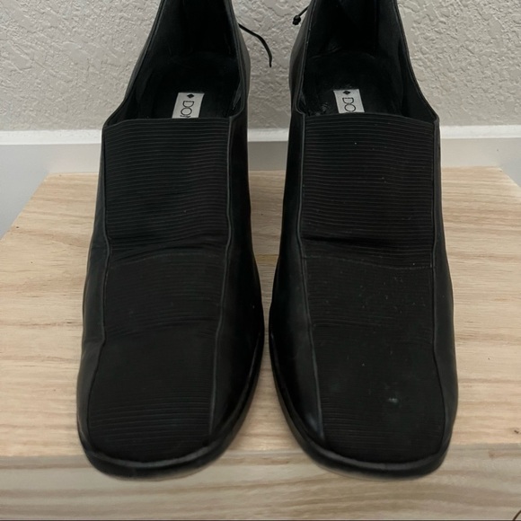 Donald J Pliner Black Leather Zip Back Square Toe Heels 8 - Picture 4 of 7